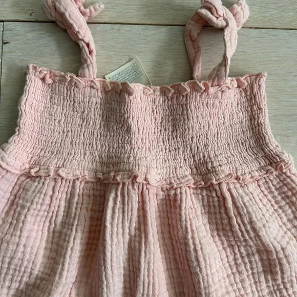 First impressions gauze pink romper‎ - Picture 3 of 4